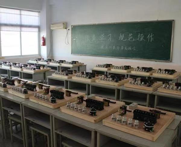 认真学习 · 规范操作-------爱游戏机械组织员工职业技能培训